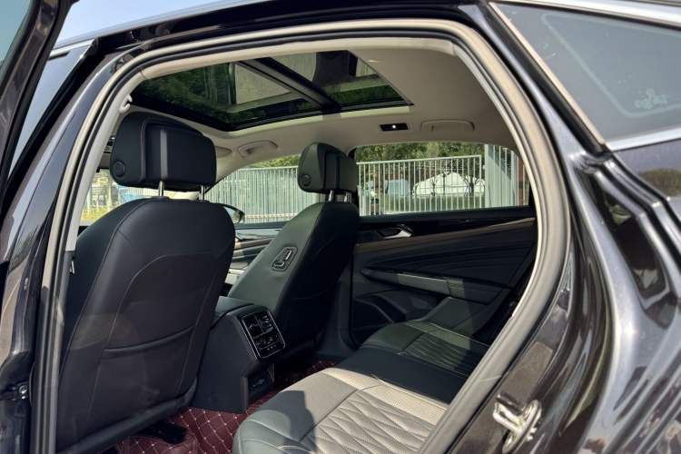 Used Volkswagen Passat 2021 380TSI Luxury Edition Interior 3