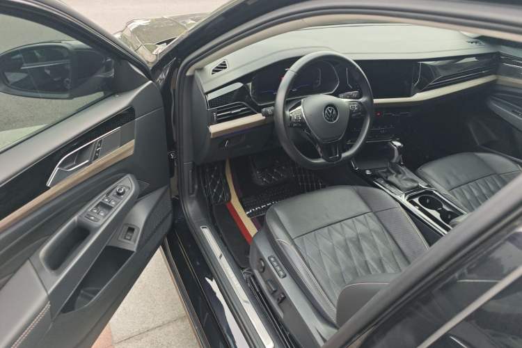 Used Volkswagen Passat 2021 330TSI Luxury Edition Interior 3