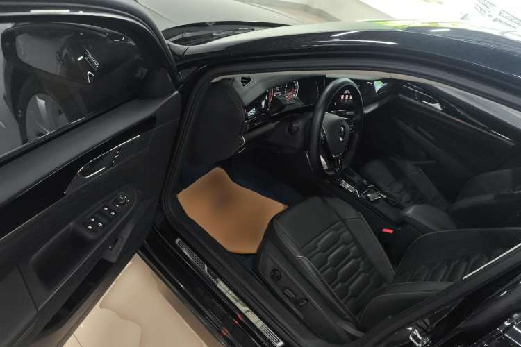 Used Volkswagen Passat 2021 330TSI Elite Edition Interior 3