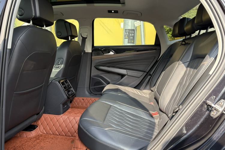 Used Volkswagen Passat 2021 330TSI Luxury Edition Interior 3