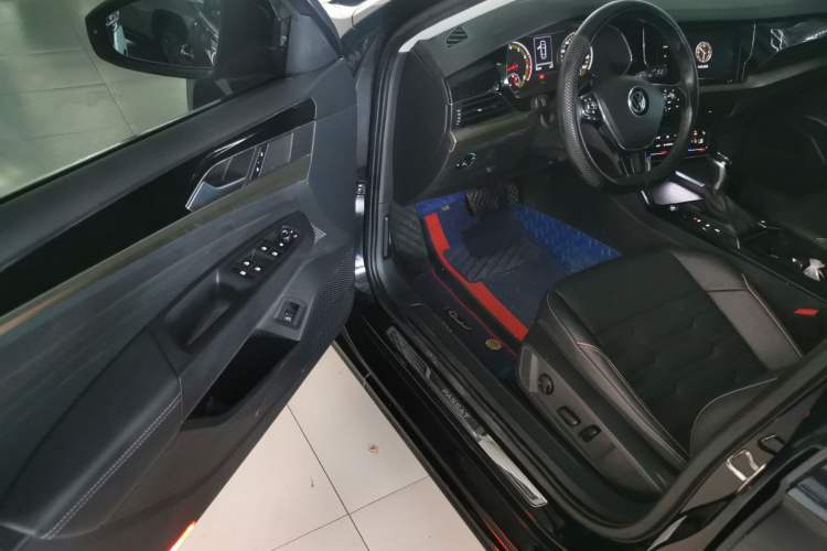 Used Volkswagen Passat 2021 330TSI Elite Edition Interior 3