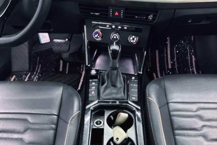 Used Volkswagen Passat 2021 330TSI Elite Edition Interior 4
