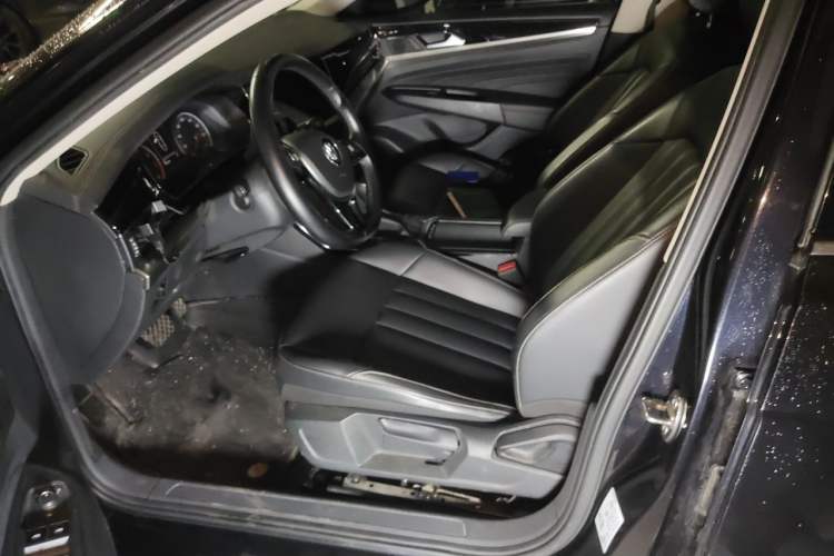 Used Volkswagen Passat  Left Front Seat