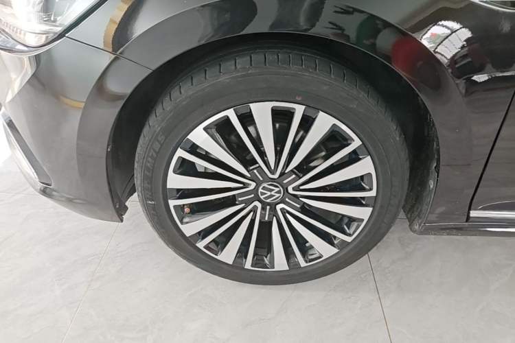Used Volkswagen Passat 2021 330TSI Luxury Edition Left Front Wheel Hub