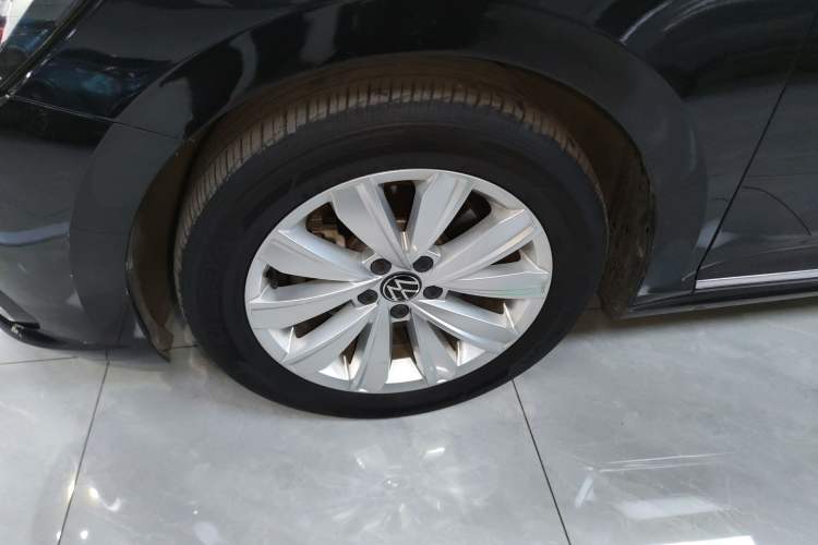 Used Volkswagen Passat 2021 330TSI Elite Edition Left Front Wheel Hub
