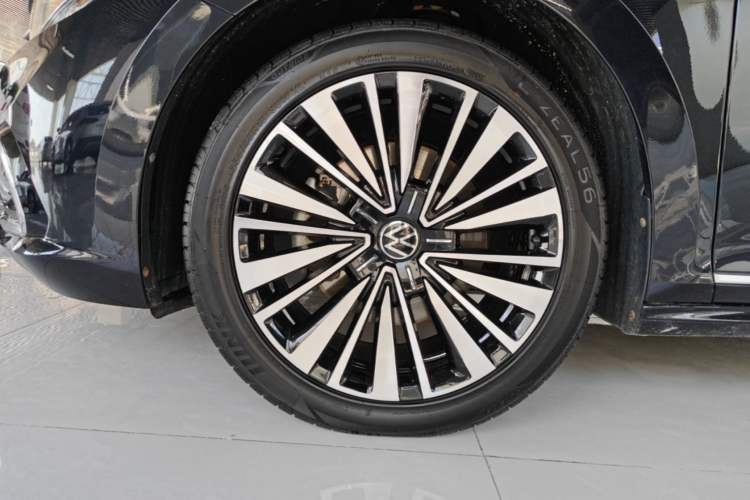 Used Volkswagen Passat 2021 330TSI Luxury Edition Left Front Wheel Hub