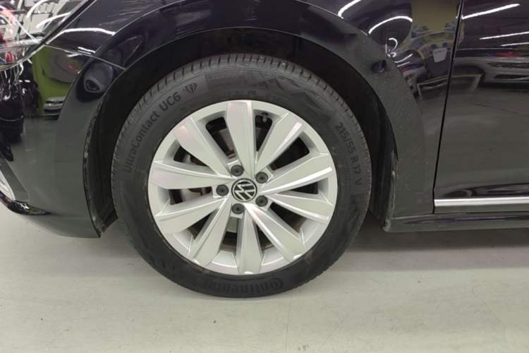 Used Volkswagen Passat 2021 330TSI Elite Edition Left Front Wheel Hub