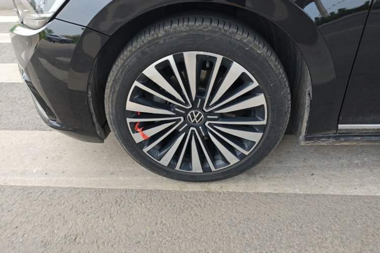 Used Volkswagen Passat 2021 330TSI Luxury Edition Left Front Wheel Hub