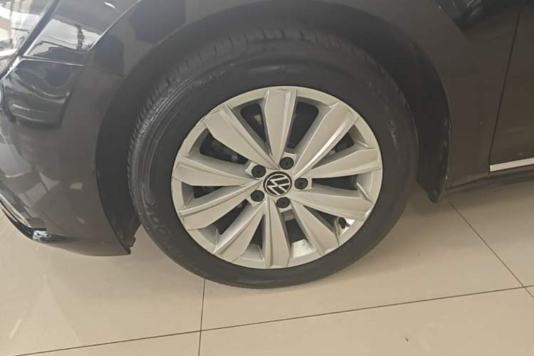 Used Volkswagen Passat 2021 330TSI Elite Edition Left Front Wheel Hub
