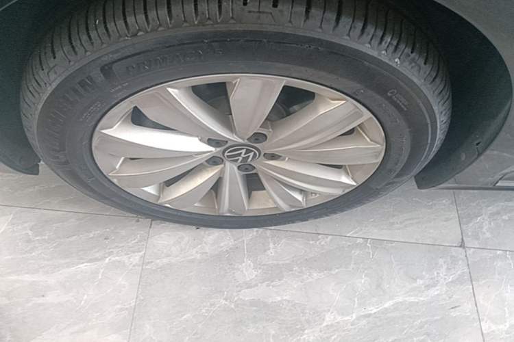 Used Volkswagen Passat 2021 330TSI Elite Edition Left Front Wheel Hub