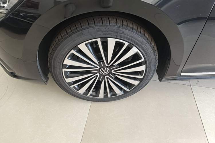 Used Volkswagen Passat 2021 330TSI Luxury Edition Left Front Wheel Hub