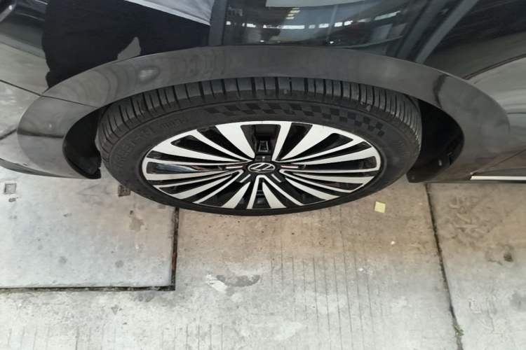 Used Volkswagen Passat 2021 330TSI Luxury Edition Left Front Wheel Hub
