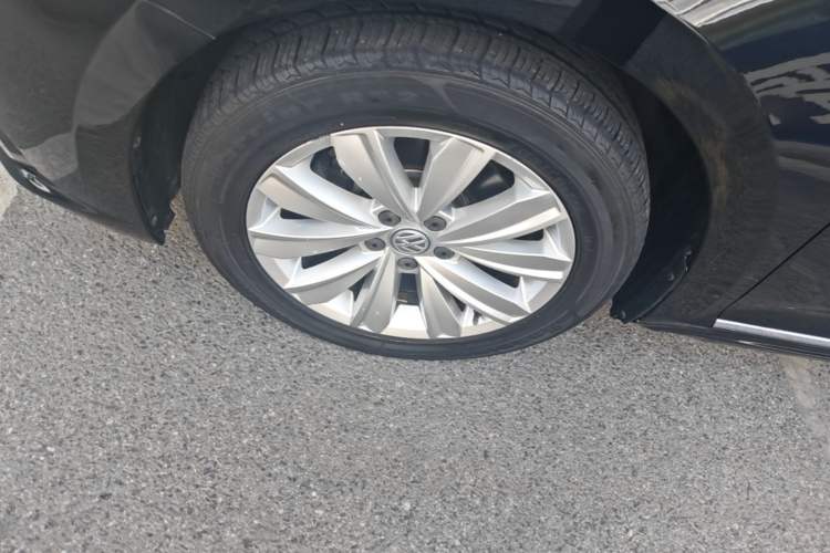 Used Volkswagen Passat 2021 330TSI Elite Edition Left Front Wheel Hub