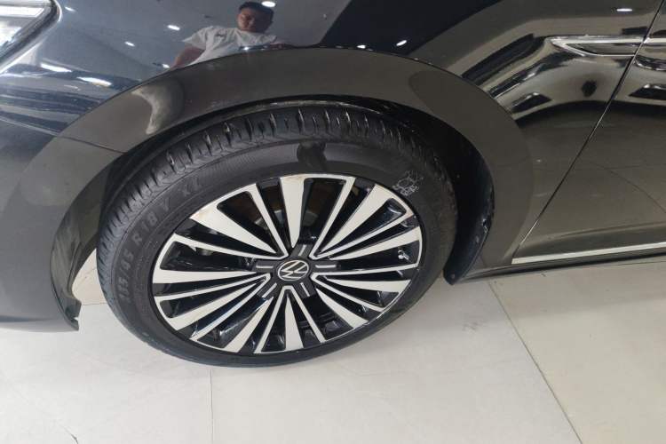 Used Volkswagen Passat 2021 330TSI Luxury Edition Left Front Wheel Hub