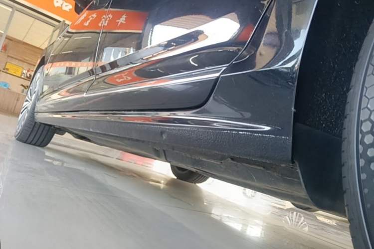 Used Volkswagen Passat 2021 330TSI Luxury Edition Left Side Sill