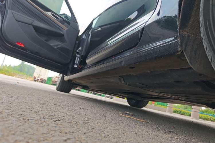 Used Volkswagen Passat 2021 330TSI Luxury Edition Left Side Sill