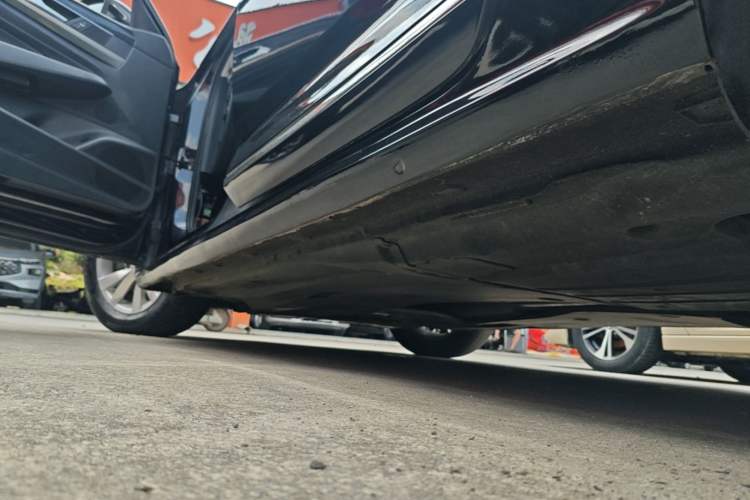 Used Volkswagen Passat 2021 280TSI Business Edition Left Side Sill