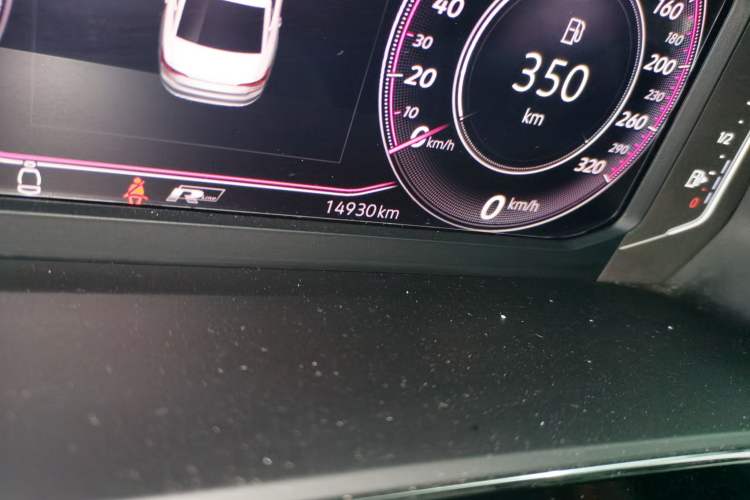 Used Volkswagen Passat 2021 330TSI Luxury Edition Odometer Close Up