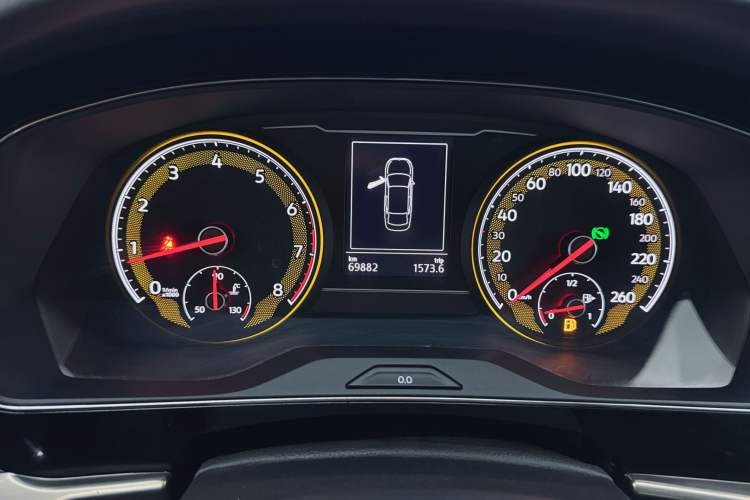 Used Volkswagen Passat 2021 330TSI Elite Edition Odometer Close Up