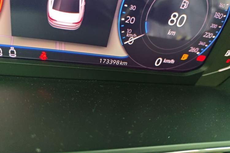 Used Volkswagen Passat 2021 330TSI Luxury Edition Odometer Close Up