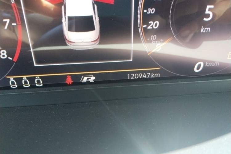 Used Volkswagen Passat 2021 330TSI Luxury Edition Odometer Close Up