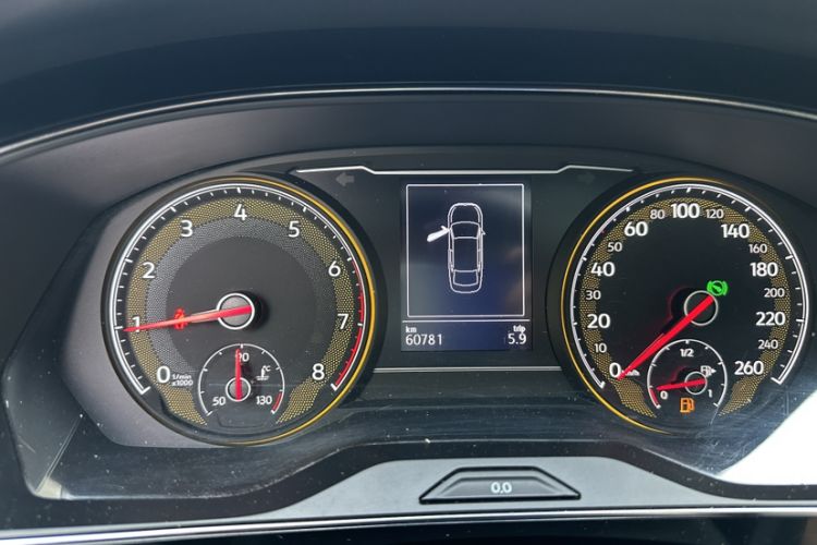 Used Volkswagen Passat 2021 330TSI Elite Edition Odometer Close Up