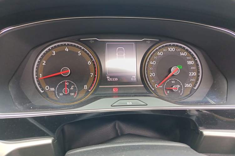 Used Volkswagen Passat 2021 330TSI Elite Edition Odometer Close Up
