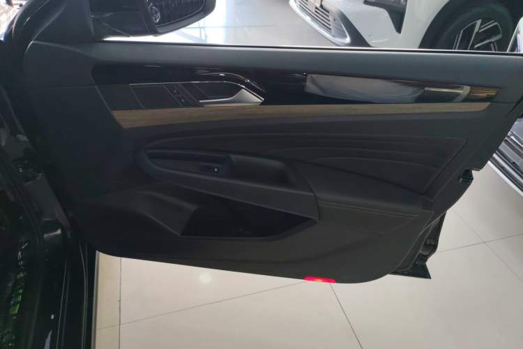 Used Volkswagen Passat 2021 330TSI Luxury Edition Right Front Door Interior