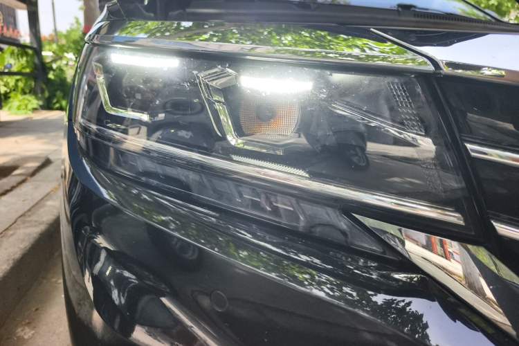 Used Volkswagen Passat 2021 330TSI Elite Edition Right Front Headlight