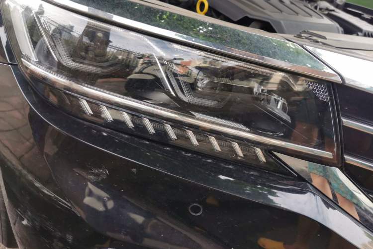 Used Volkswagen Passat 2021 330TSI Luxury Edition Right Front Headlight