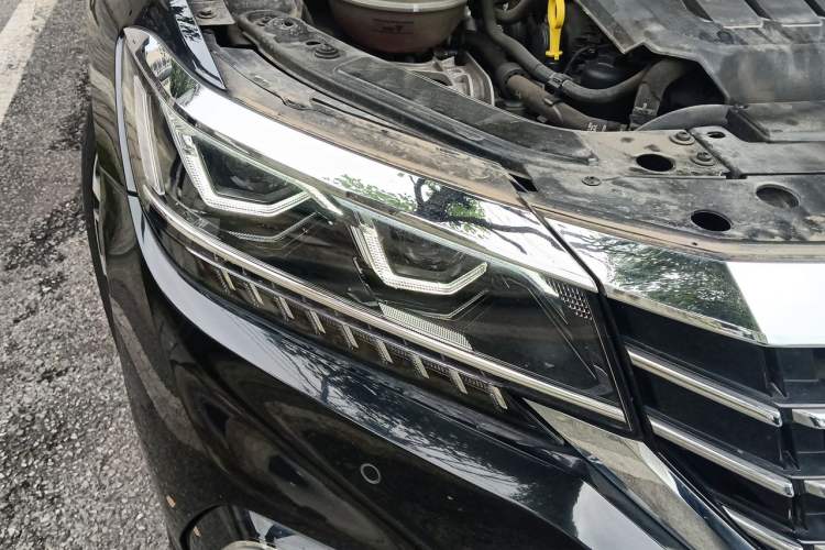 Used Volkswagen Passat 2021 330TSI Luxury Edition Right Front Headlight