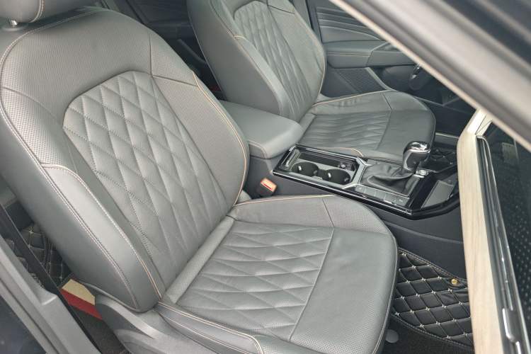Used Volkswagen Passat 2021 330TSI Luxury Edition Right Front Seat