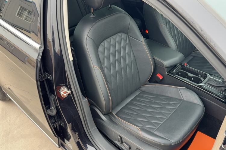 Used Volkswagen Passat 2021 330TSI Luxury Edition Right Front Seat