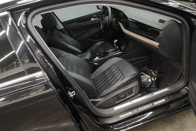 Used Volkswagen Passat 2021 330TSI Luxury Edition Right Front Seat