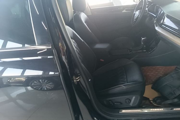 Used Volkswagen Passat 2021 330TSI Luxury Edition Right Front Seat