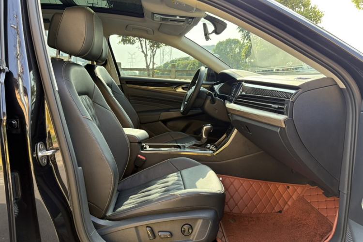Used Volkswagen Passat 2021 330TSI Luxury Edition Right Front Seat