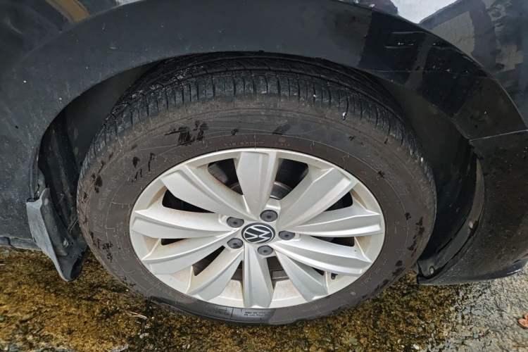 Used Volkswagen Passat 2021 330TSI Elite Edition Right Front Wheel Hub