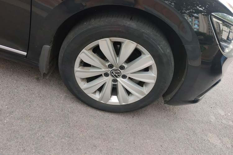 Used Volkswagen Passat 2021 330TSI Elite Edition Right Front Wheel Hub