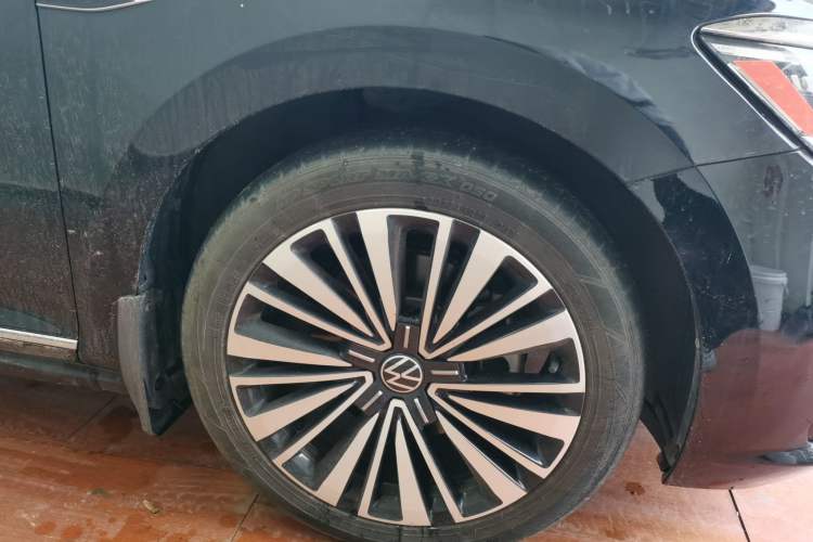 Used Volkswagen Passat 2021 330TSI Luxury Edition Right Front Wheel Hub