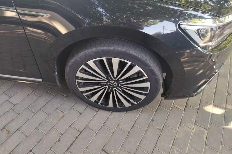 Used Volkswagen Passat 2021 330TSI Luxury Edition Right Front Wheel Hub