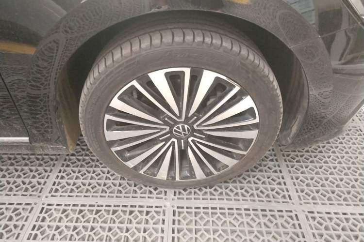 Used Volkswagen Passat 2021 330TSI Luxury Edition Right Front Wheel Hub