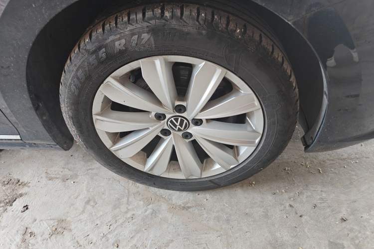 Used Volkswagen Passat 2021 330TSI Elite Edition Right Front Wheel Hub