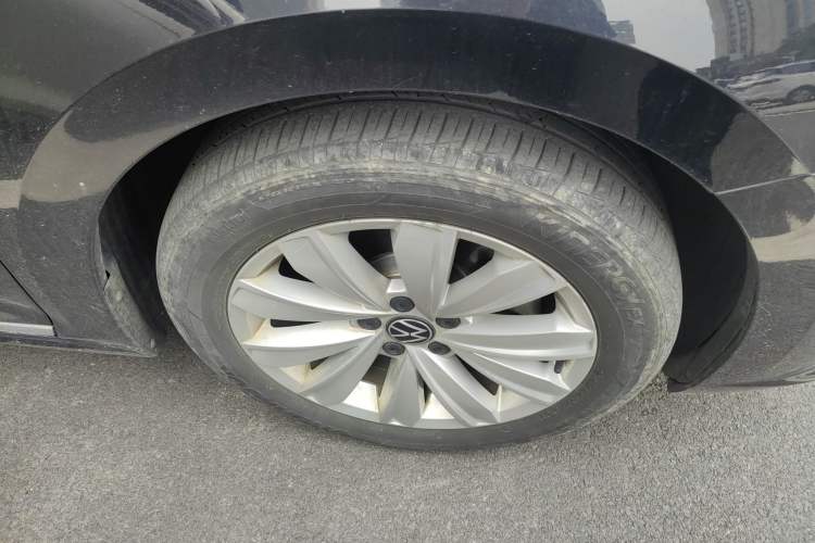 Used Volkswagen Passat 2021 280TSI Elite Edition Right Front Wheel Hub