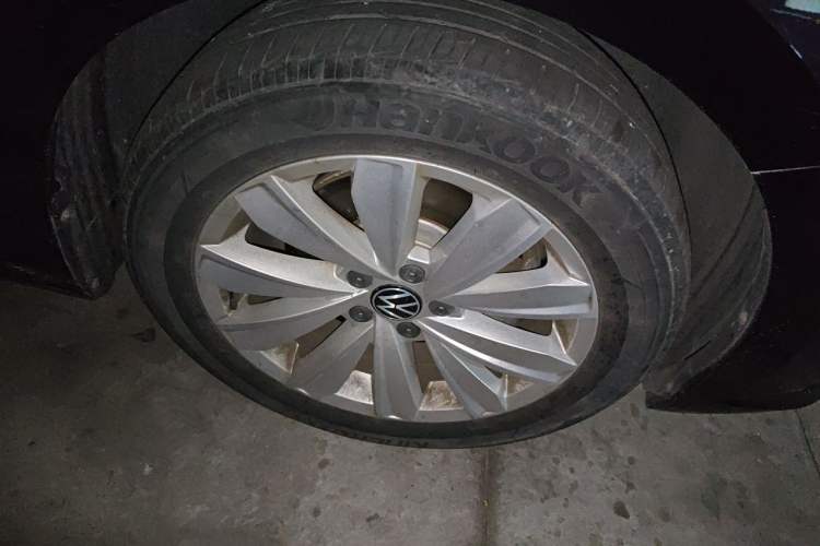 Used Volkswagen Passat 2021 330TSI Elite Edition Right Front Wheel Hub