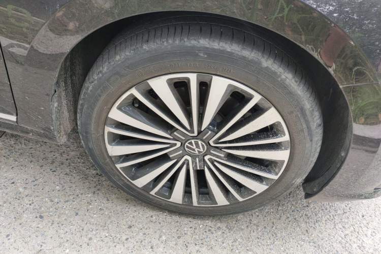 Used Volkswagen Passat 2021 330TSI Luxury Edition Right Front Wheel Hub