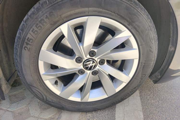 Used Volkswagen Passat 2021 280TSI Business Edition Right Front Wheel Hub