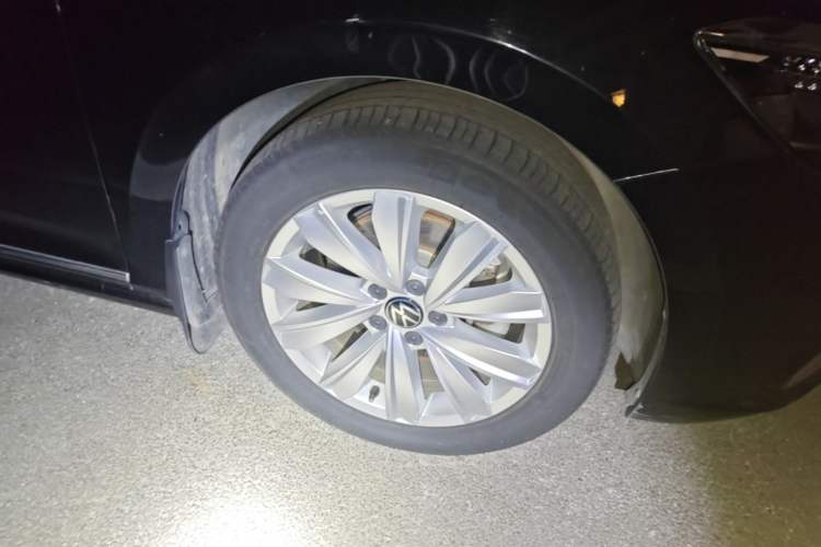 Used Volkswagen Passat 2021 330TSI Elite Edition Right Front Wheel Hub