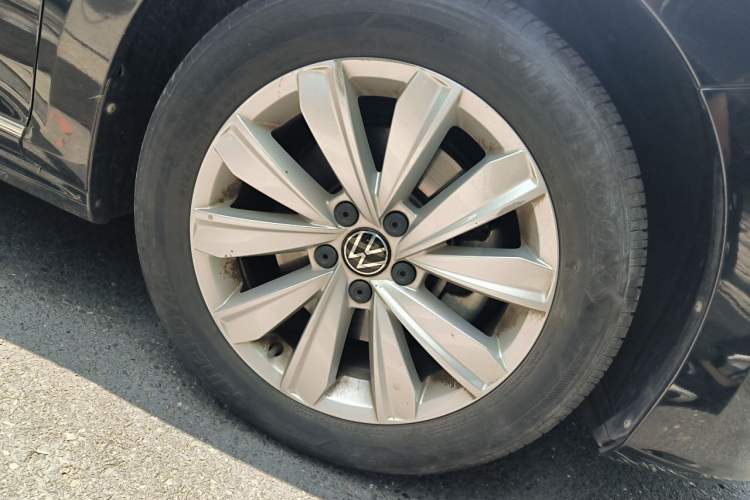 Used Volkswagen Passat 2021 280TSI Elite Edition Right Front Wheel Hub