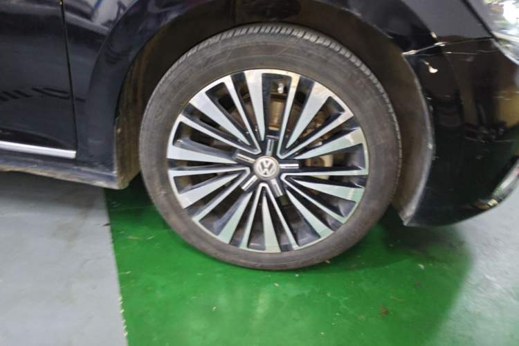 Used Volkswagen Passat 2021 330TSI Elite Edition Right Front Wheel Hub