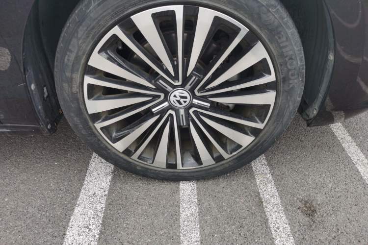 Used Volkswagen Passat 2021 330TSI Elite Edition Right Front Wheel Hub